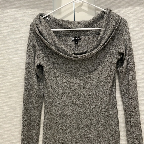 EXPRESS! OFF THE SHOULDER LONG SLEEVE DRESS! SIZE: Small! - Picture 3 of 6